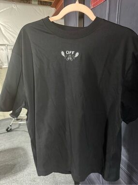 Off-White Black Short Sleeve Crewneck T-Shirt with Small Chest Logo Authentic